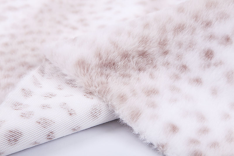 Piel de conejo de imitación con estampado de manchas de leopardo