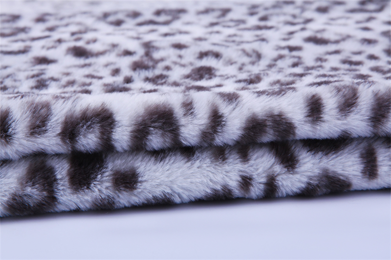 Piel artificial estampado leopardo gris