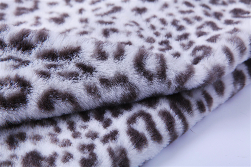 Piel artificial estampado leopardo gris