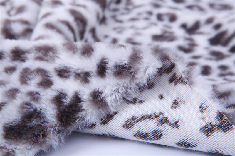 Piel artificial estampado leopardo gris